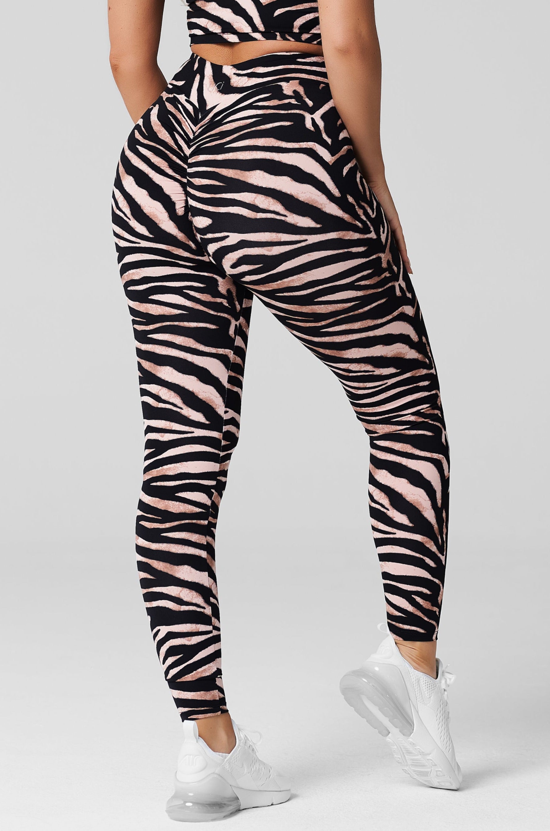 Unleashed V-Cut Scrunch Legging