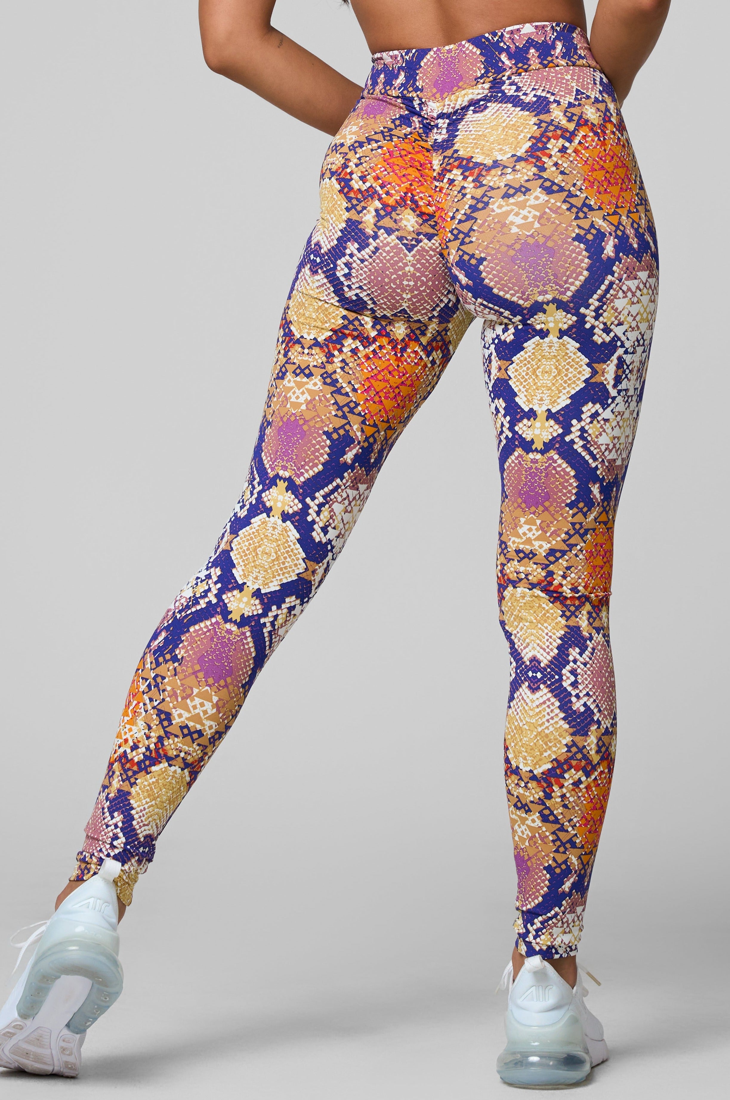 Chakra V-Cut Scrunch Legging