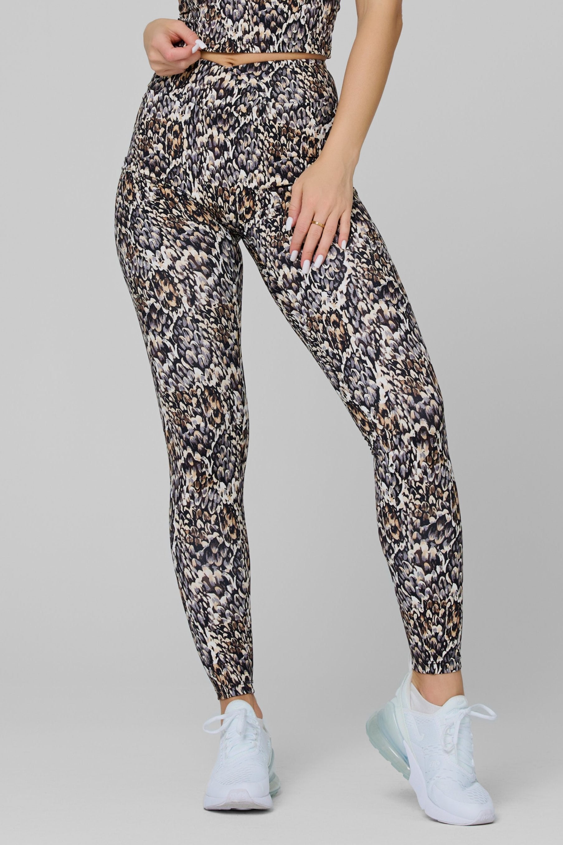 Rise V-Cut Scrunch Legging