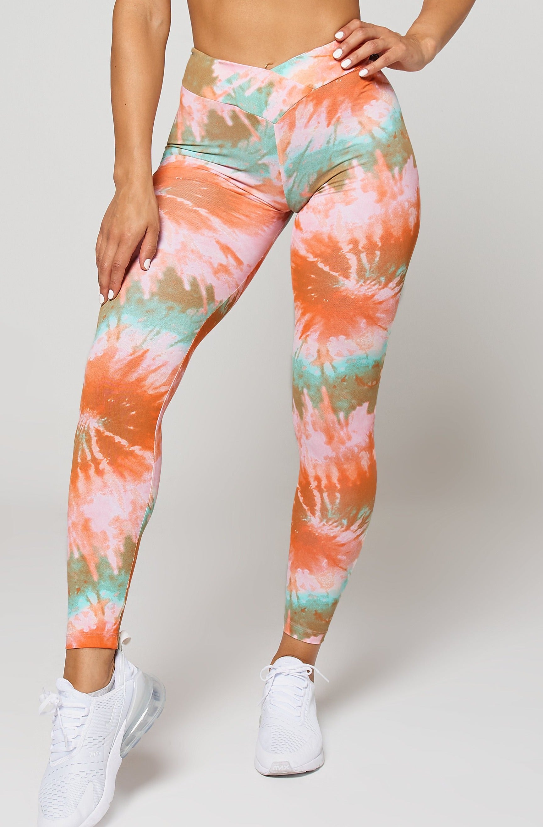 LiCi Fit Bloom V-Cut Scrunch Leggings