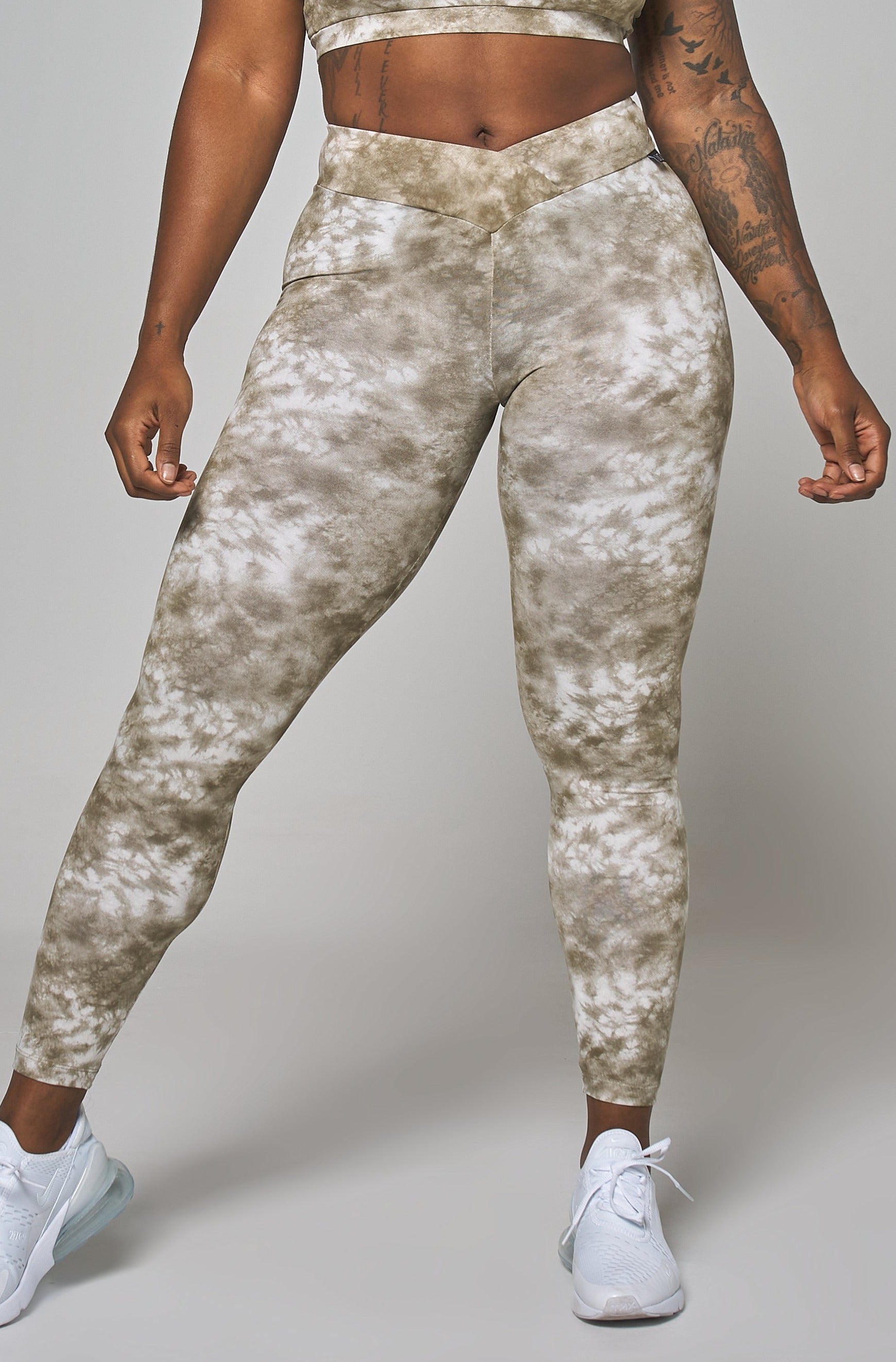 LiCi Fit Jaded V-Cut Scrunch Leggings