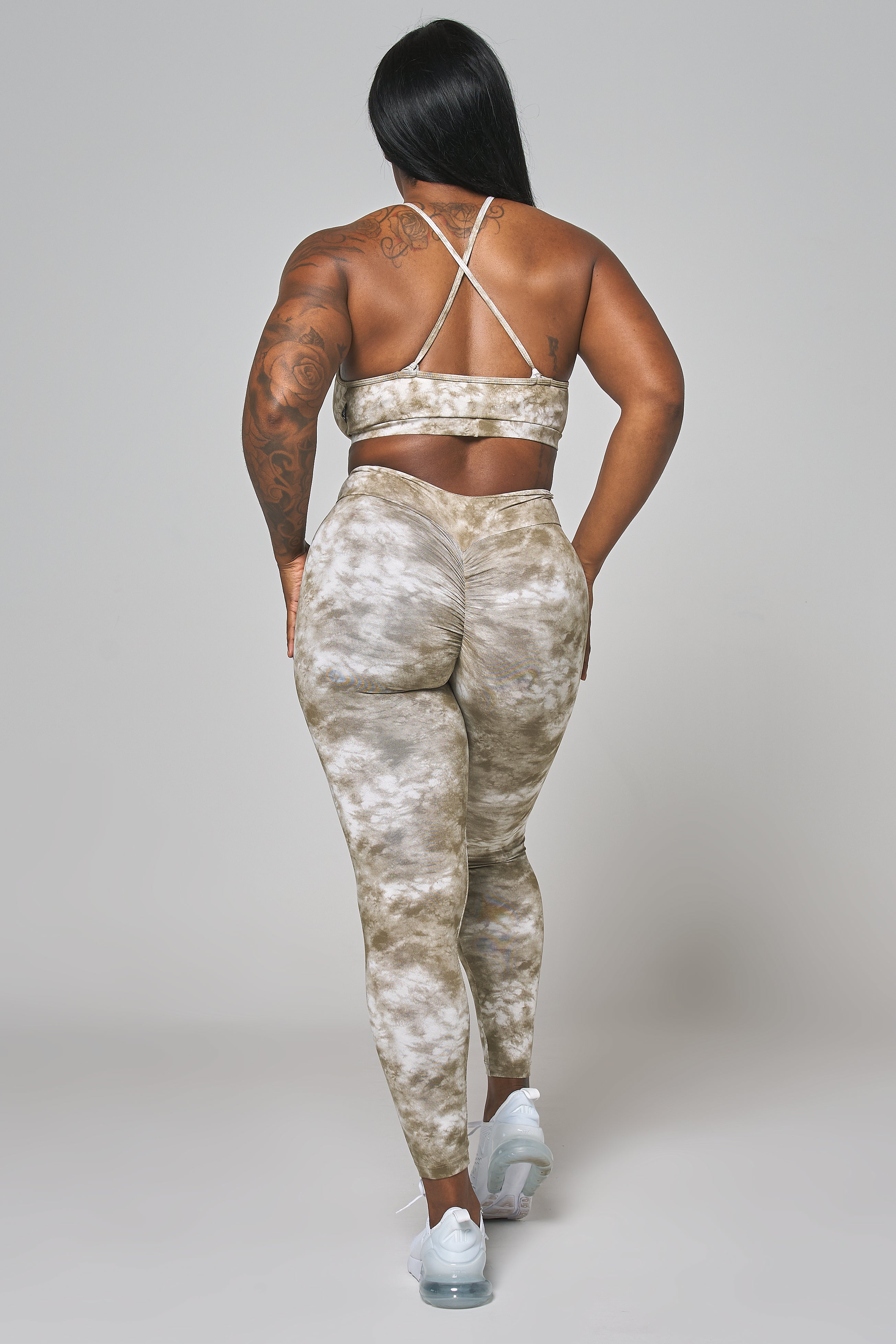 LiCi Fit Jaded Convertible Bra & Jaded V-Cut Scrunch Leggings