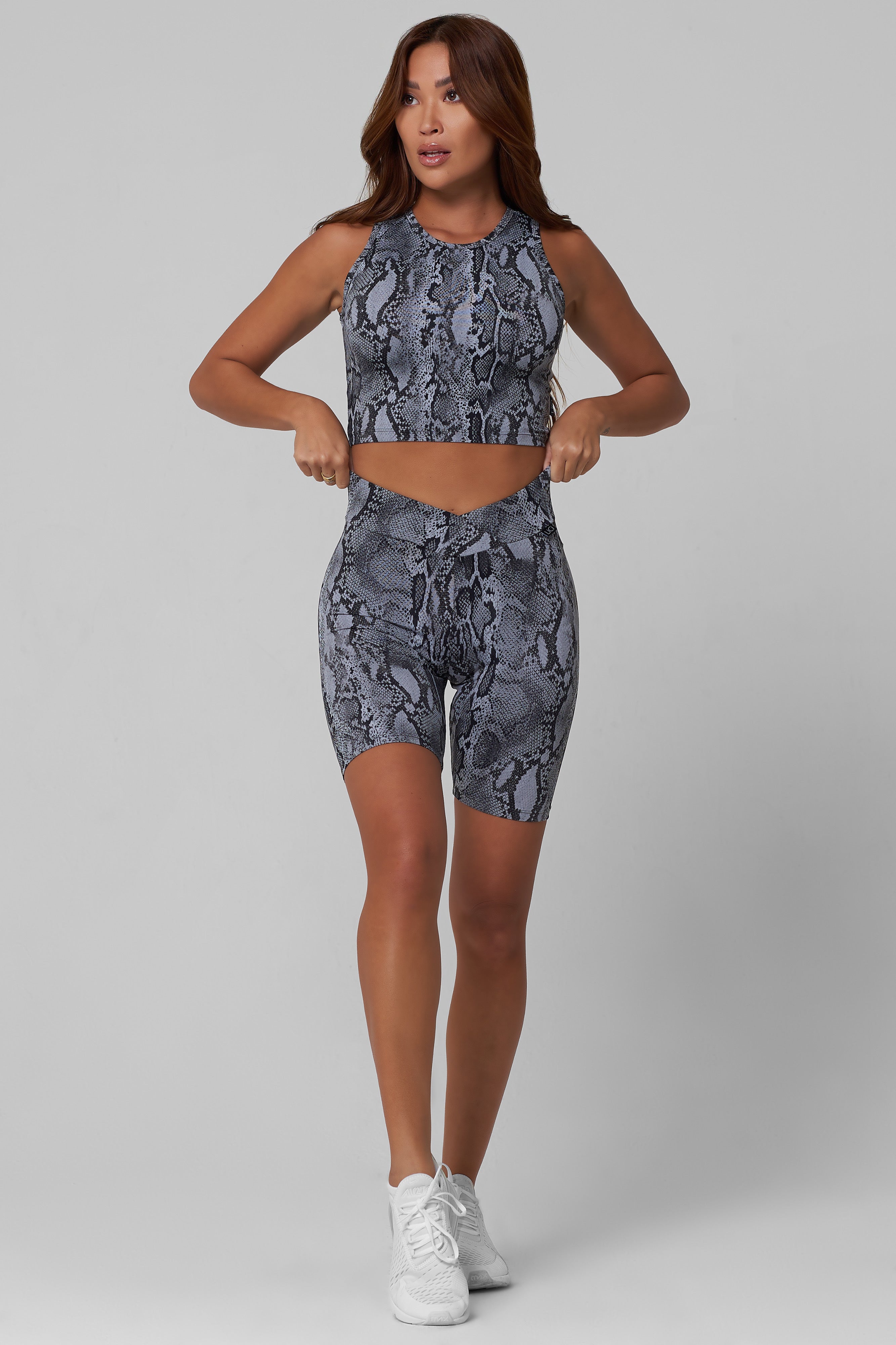 Grounded V-Cut Scrunch Biker Short