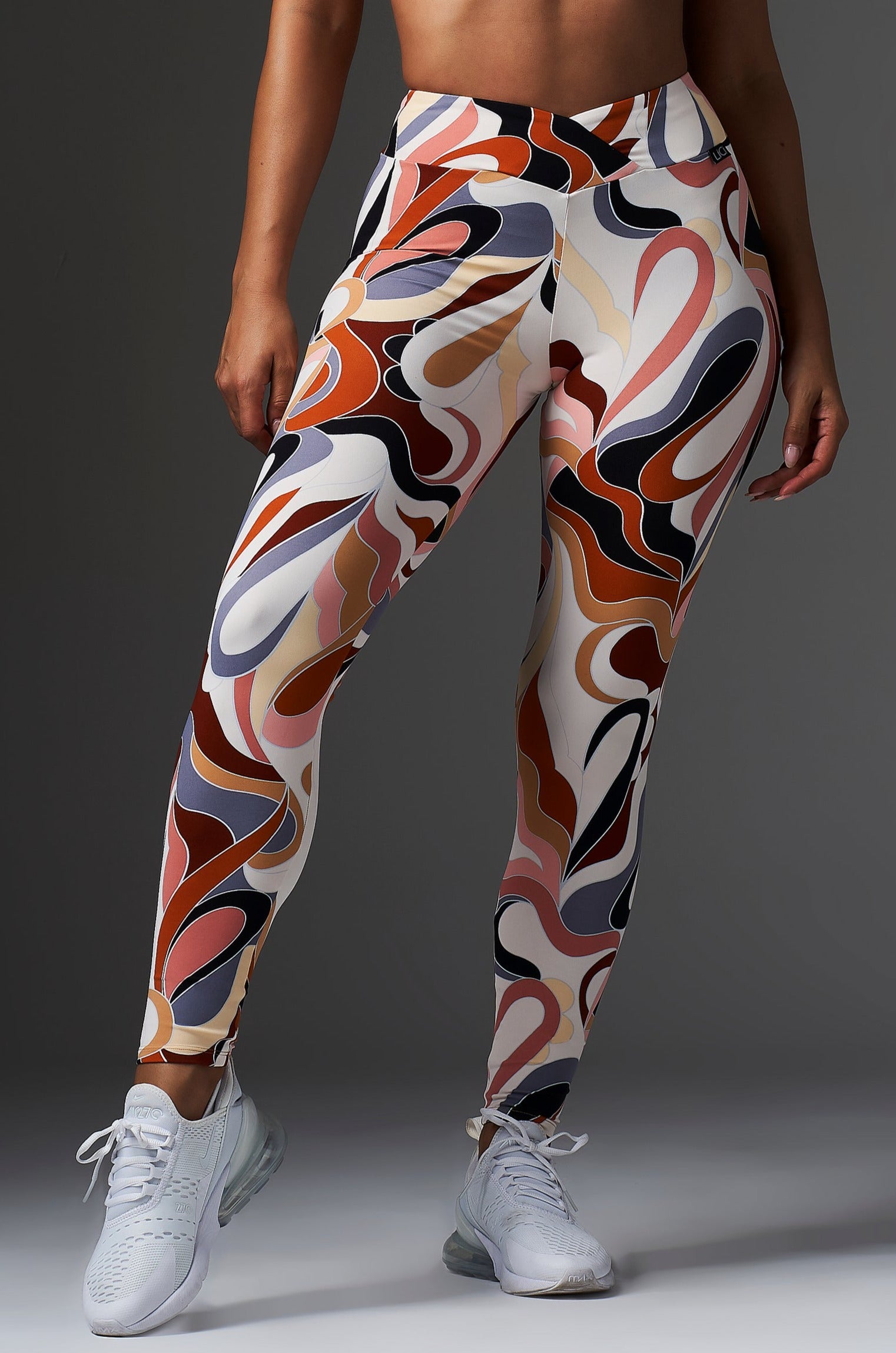 Pixie V-Cut Scrunch Legging
