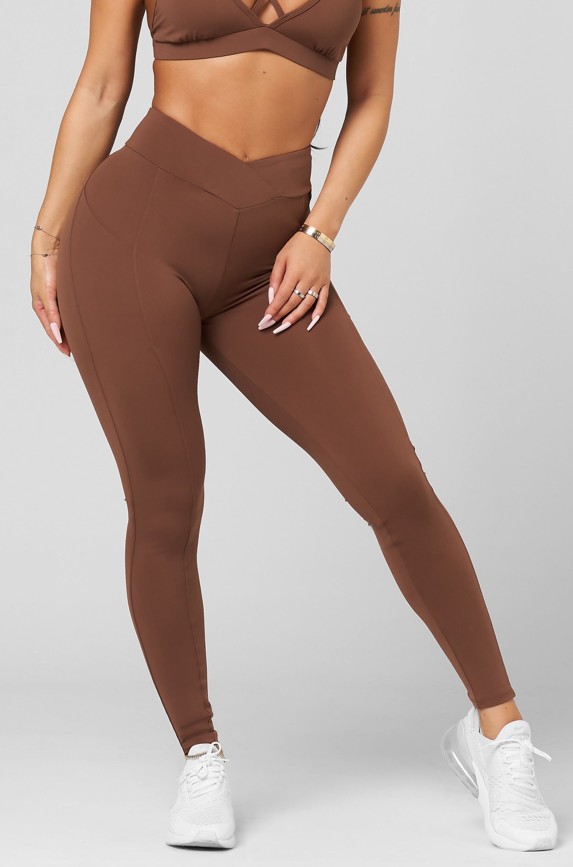 Cinnamon V-Cut Scrunch Legging