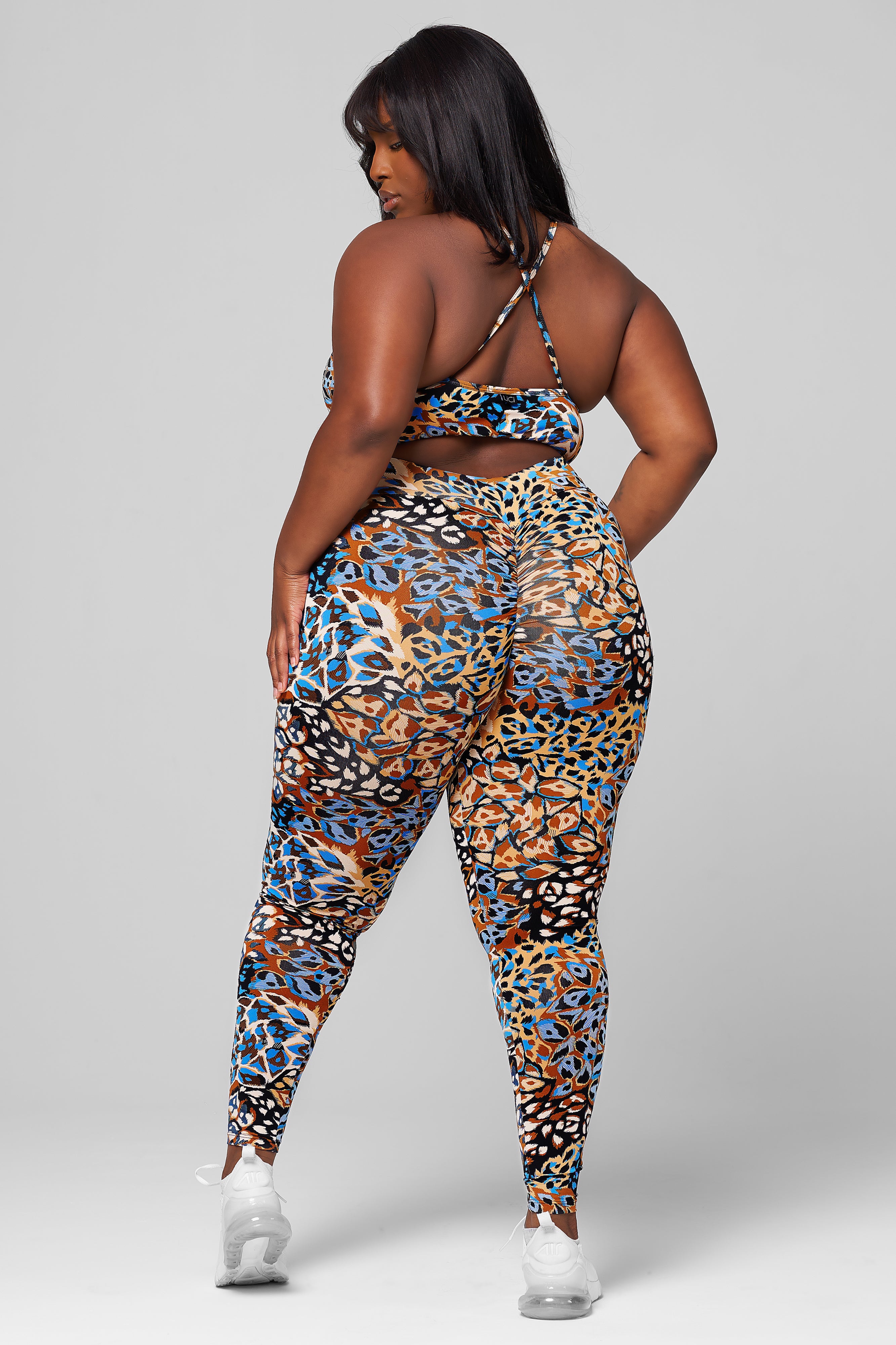 Enchanted V-Cut Scrunch Legging
