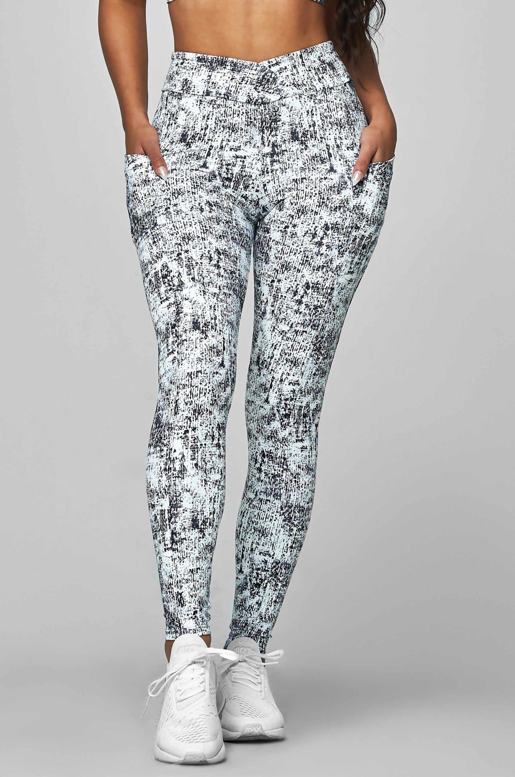 Static V-Cut Scrunch Legging