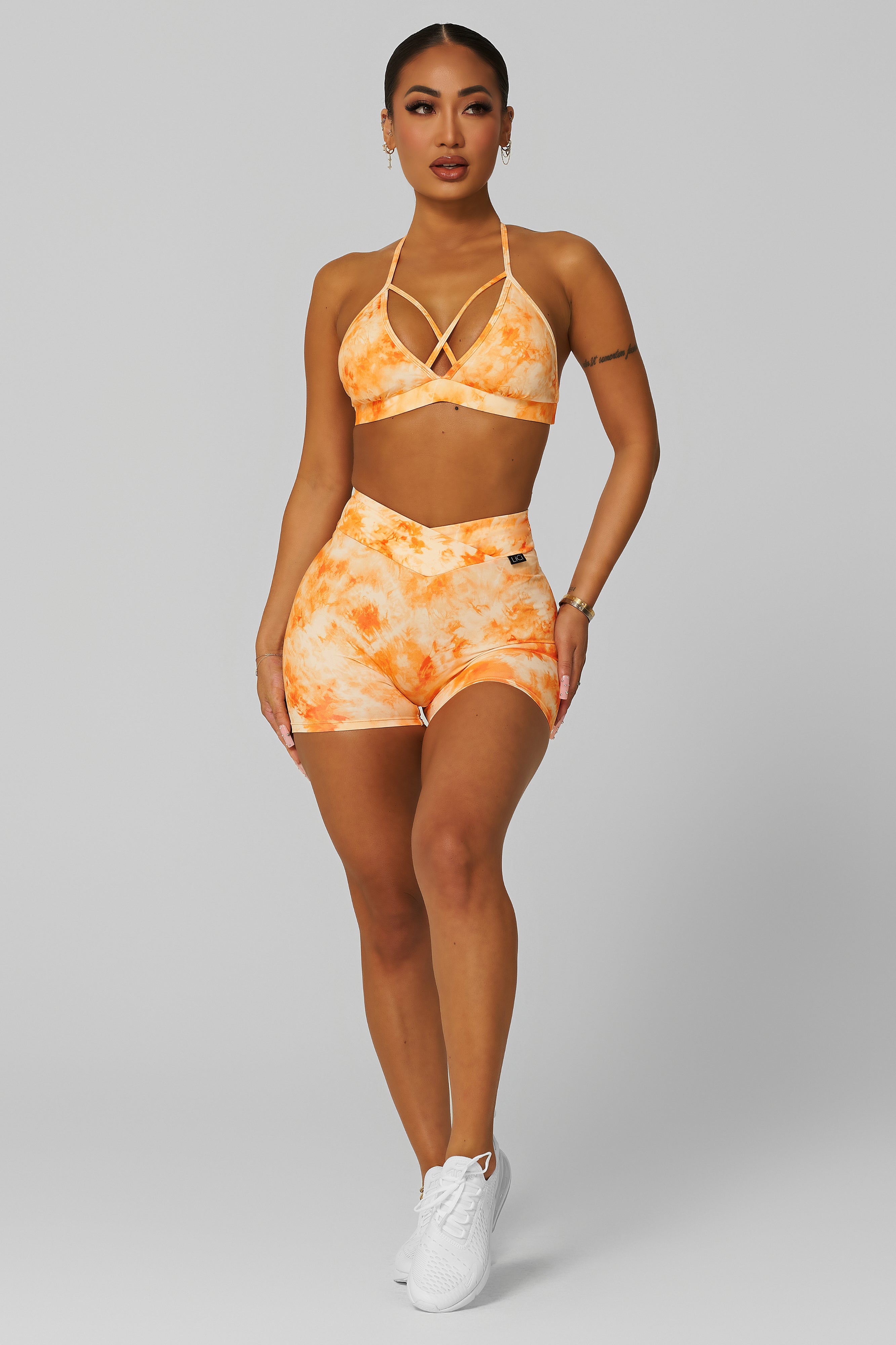 Glow V-Cut Scrunch Hot Short