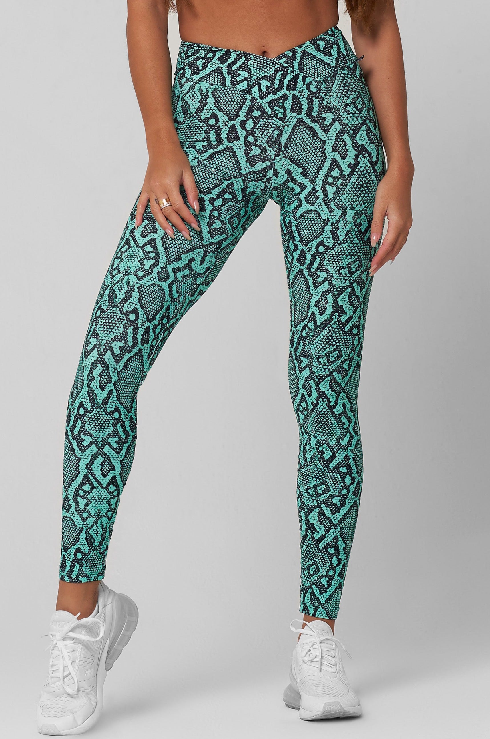 Boa V-Cut Scrunch Legging