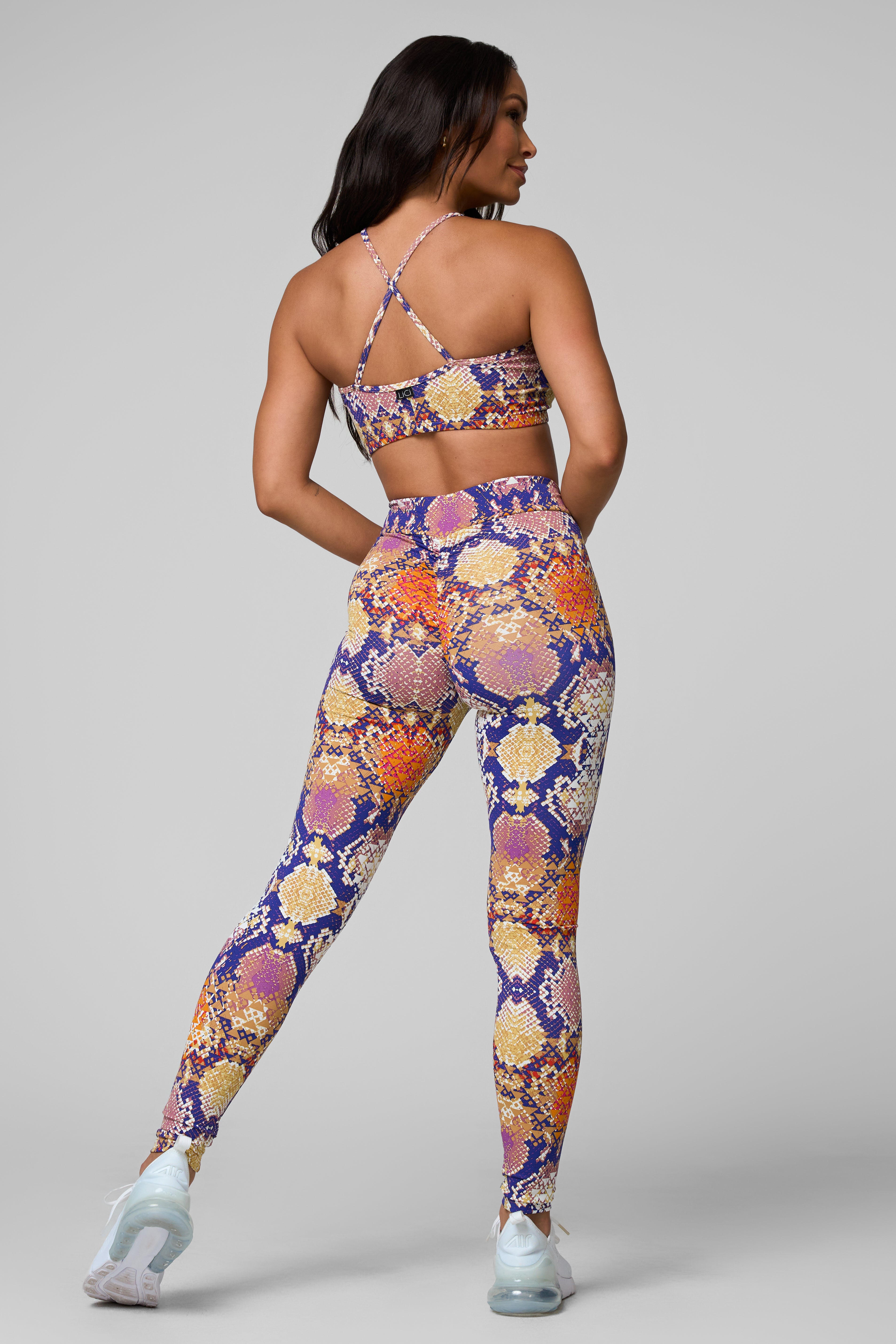 Chakra V-Cut Scrunch Legging