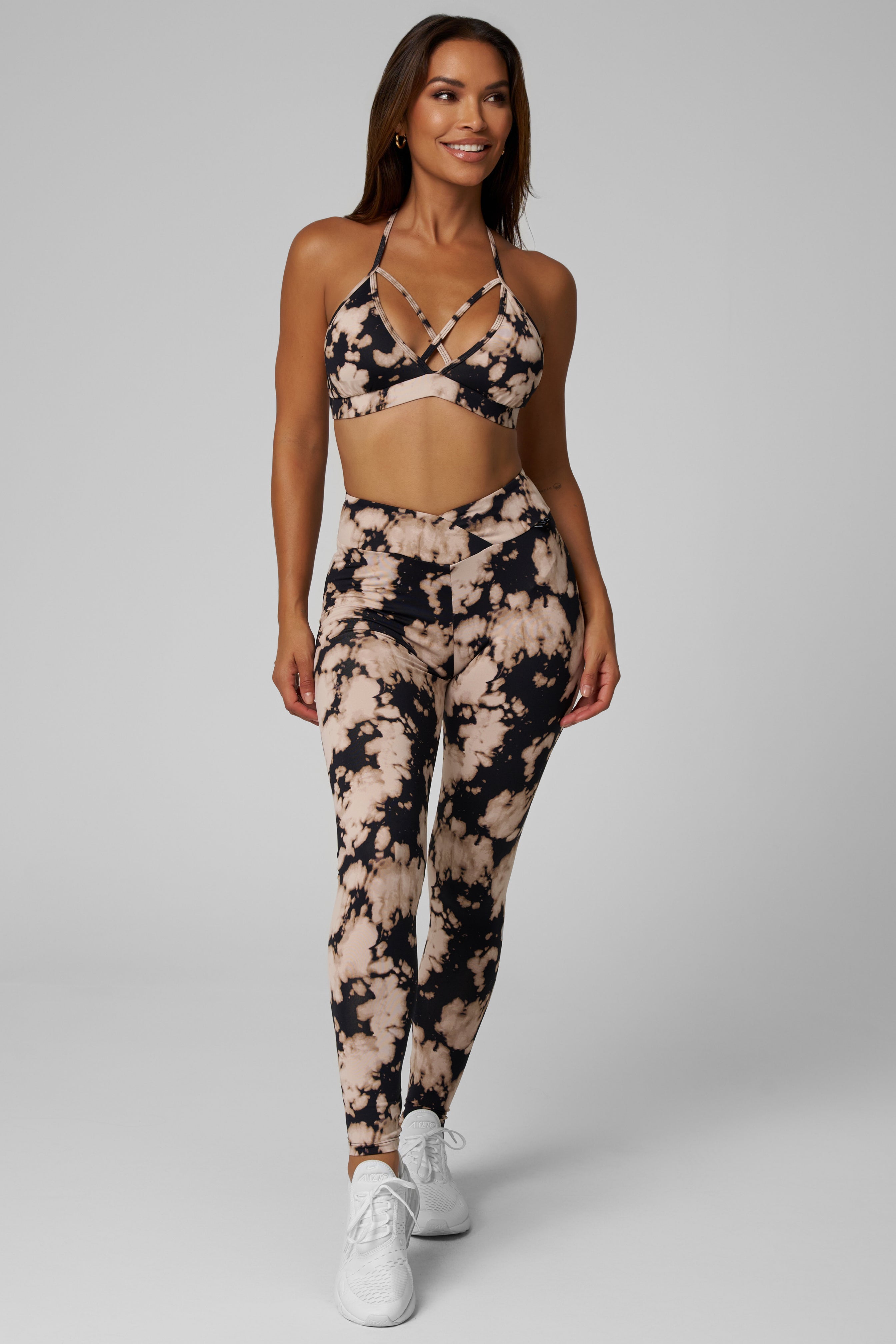 Duality V-Cut Scrunch Legging