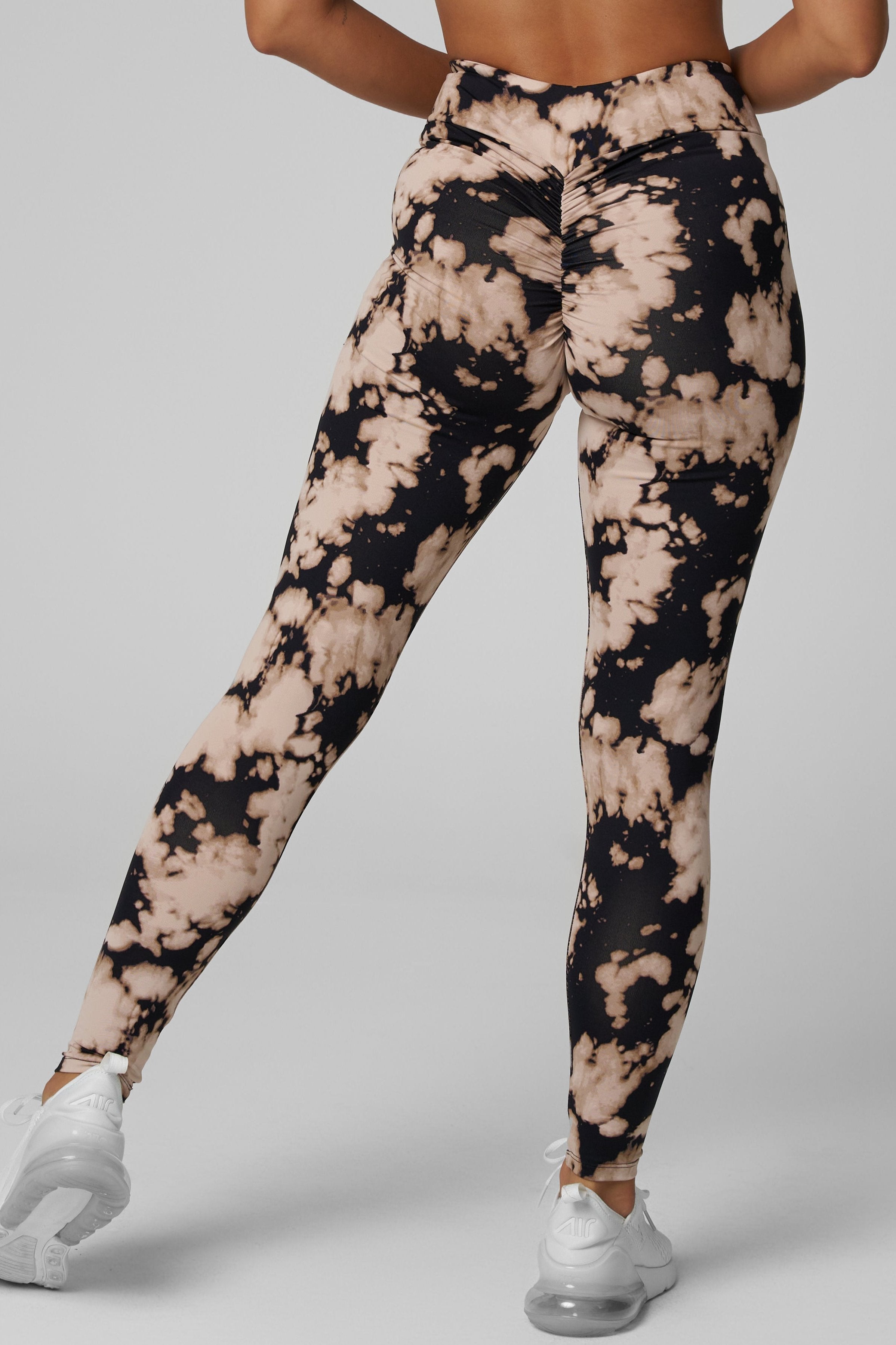 Duality V-Cut Scrunch Legging