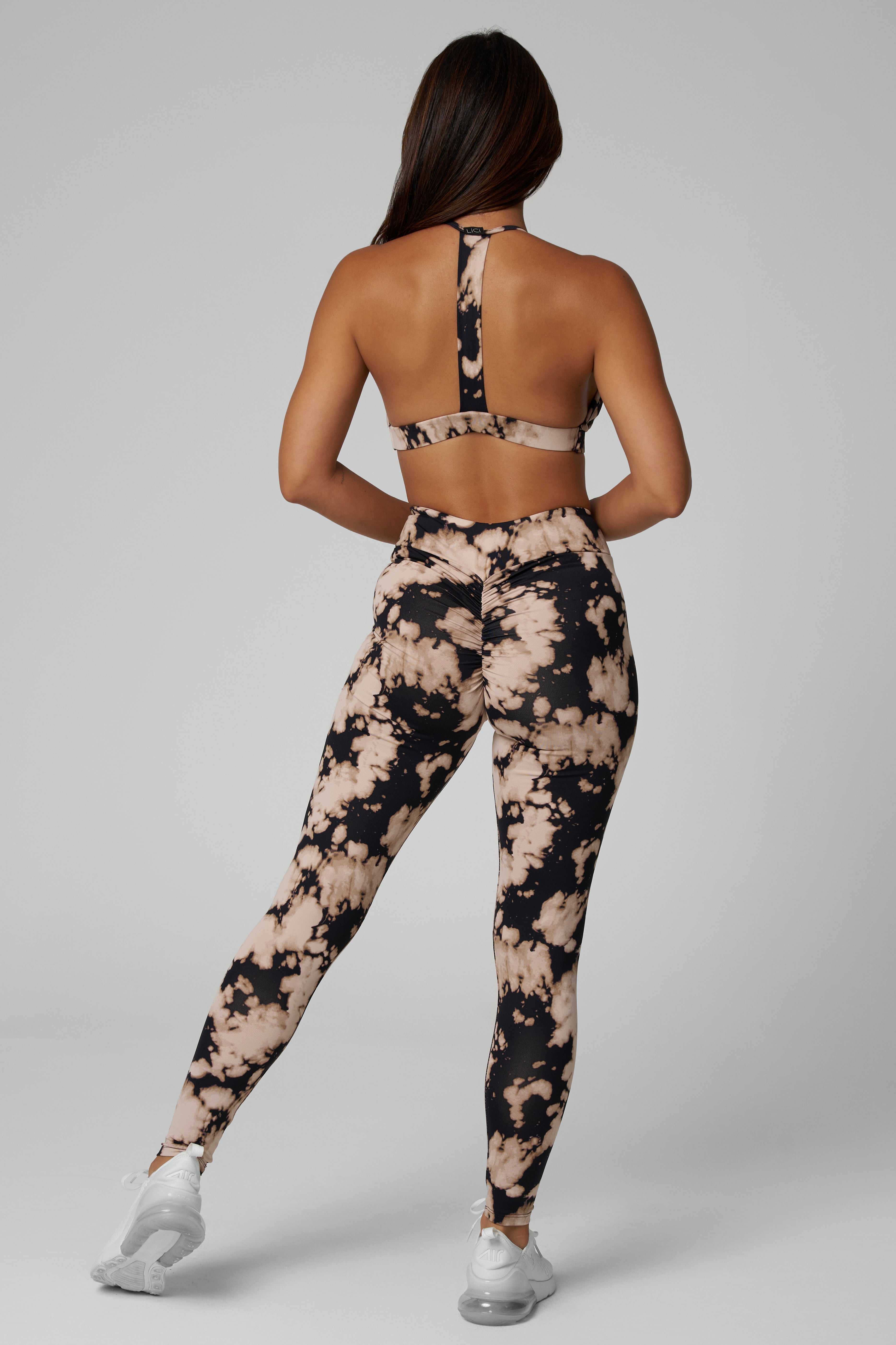 Duality V-Cut Scrunch Legging